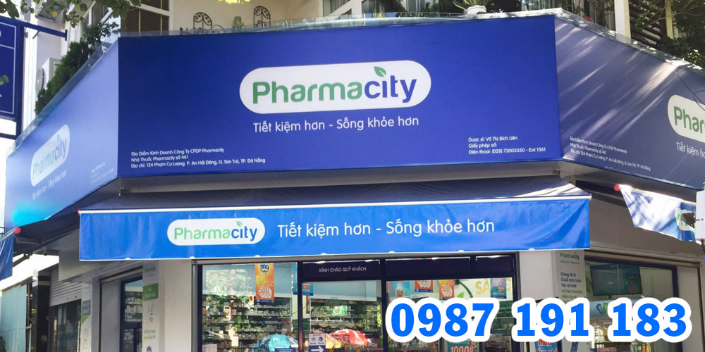 Hầu hết bảng hiệu nhà thuốc của thương hiệu Pharmacity đều có màu xanh dương đặc trưng