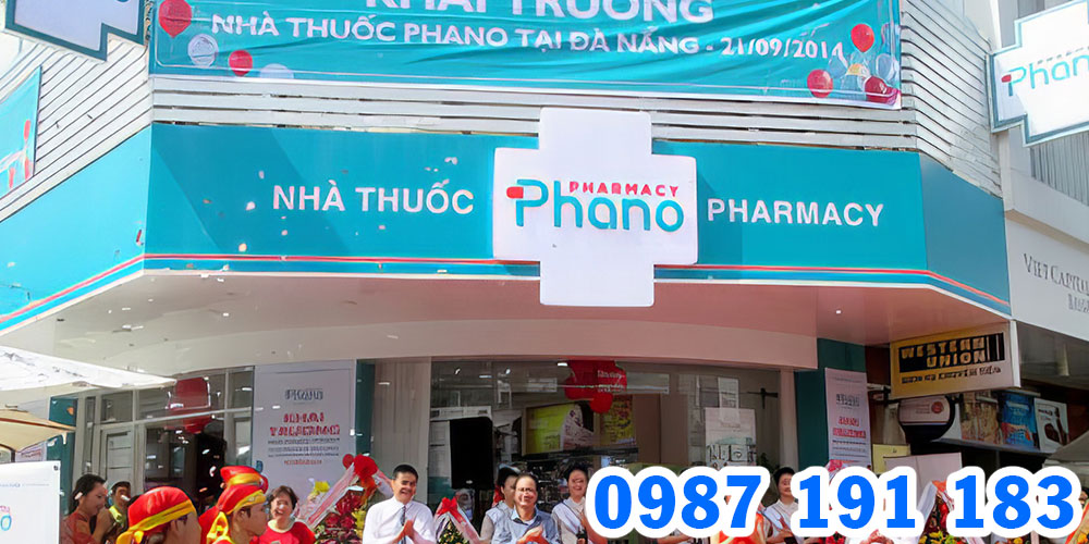 Khách hàng sẽ dễ dàng nhận diện thương hiệu Phano Pharmacy khi có cửa hàng mới mở