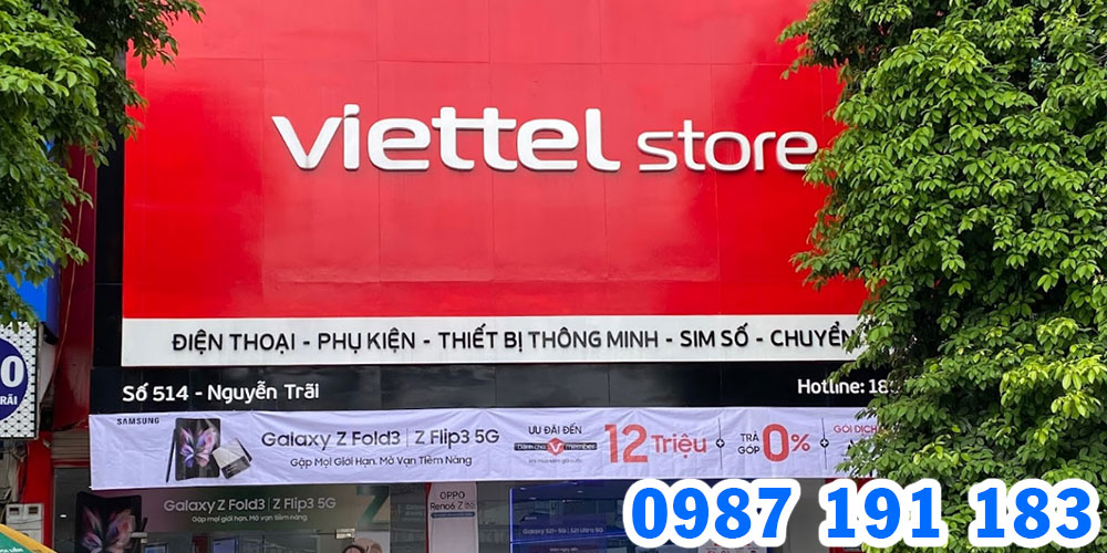 Trên bảng hiệu Viettel Store sẽ có logo rất đặc trưng của thương hiệu