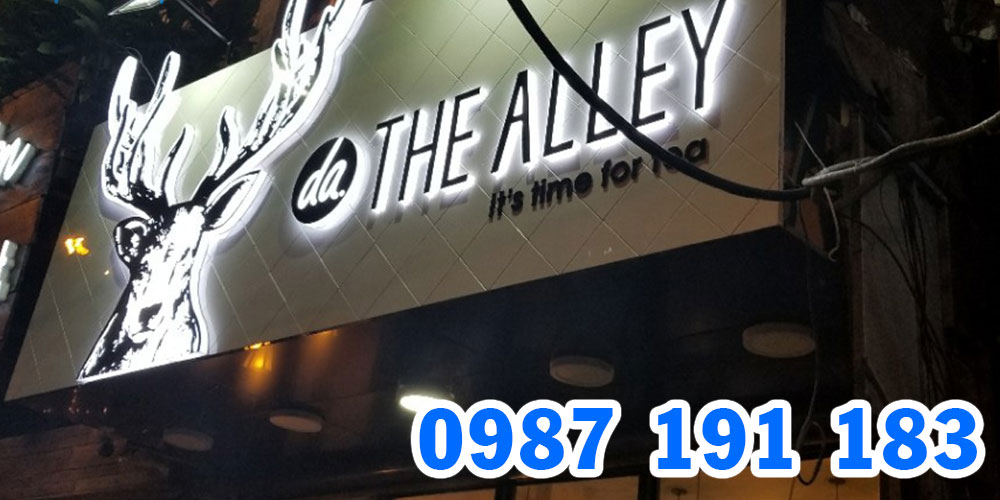 Bảng hiệu The Alley chiếu sáng với các phần chúng tôi đã liệt kê