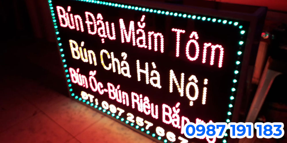 Bảng hiệu quán bún riêu làm bằng alu mica
