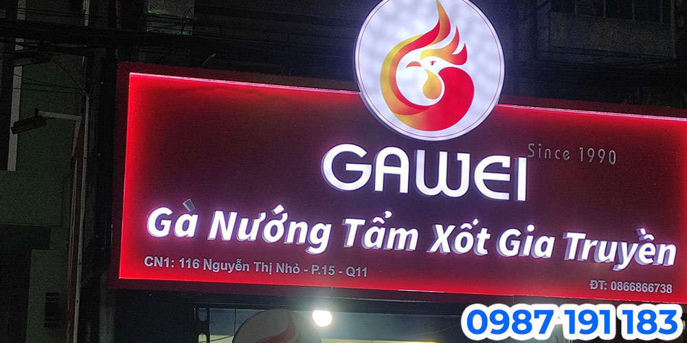 Bảng hiệu tiệm gà nướng sẽ kích thích khách hàng vào mua hàng