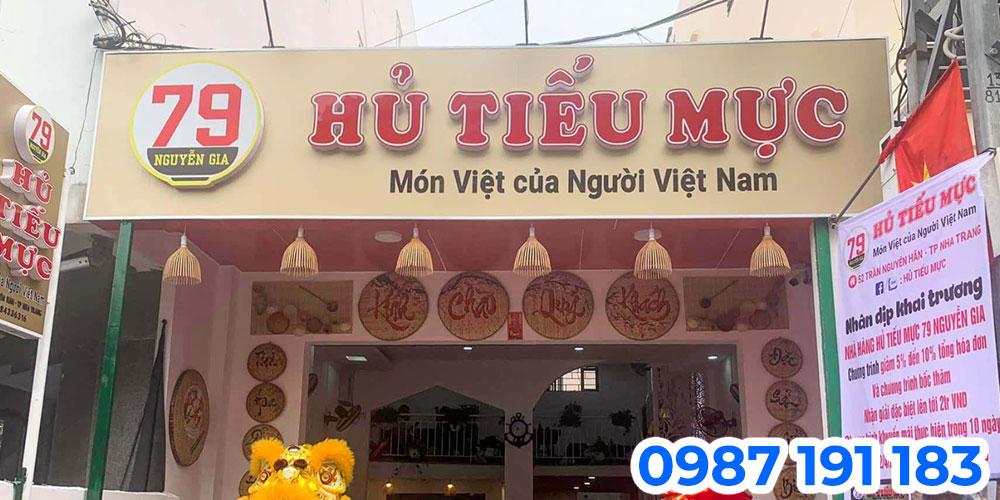 Mẫu bảng hiệu tiệm hủ tiếu làm bằng chất liệu bạt khổ lớn