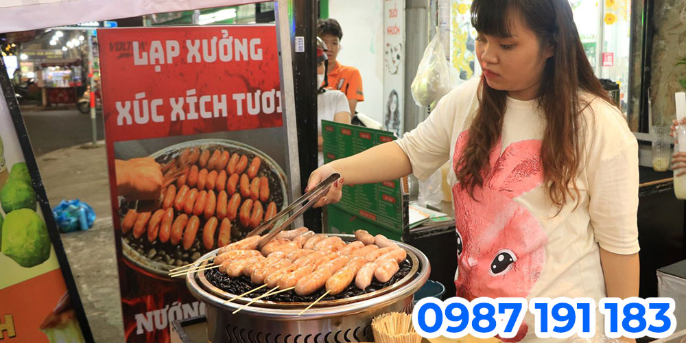 Thi công bảng hiệu quán lạp xưởng xúc xích nướng đá TPHCM