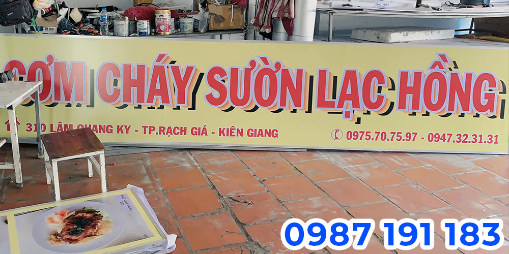Mẫu bảng hiệu quán cơm cháy chà bông làm bằng chất liệu bạt